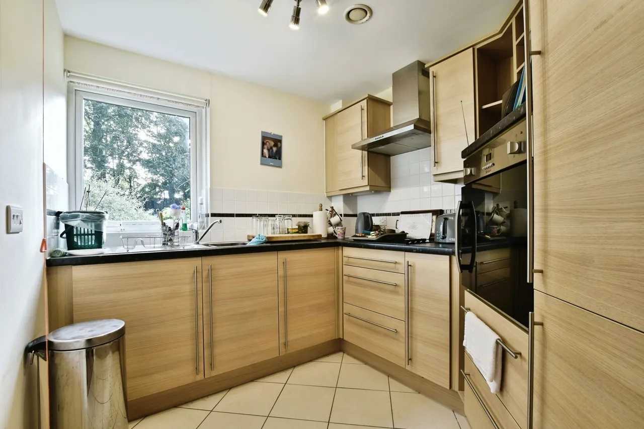 Station Approach, Cheadle Hulme, SK8, photo 4