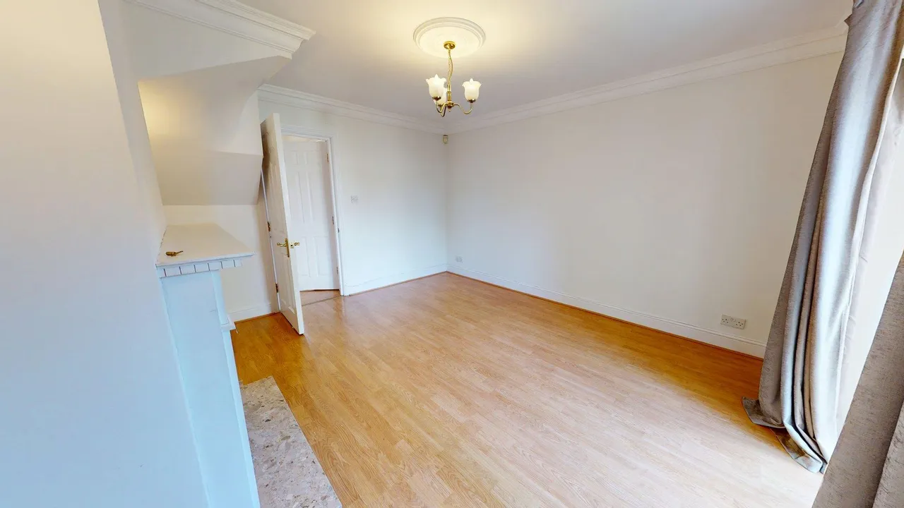 Swan Court, Witney, OX28, photo 3