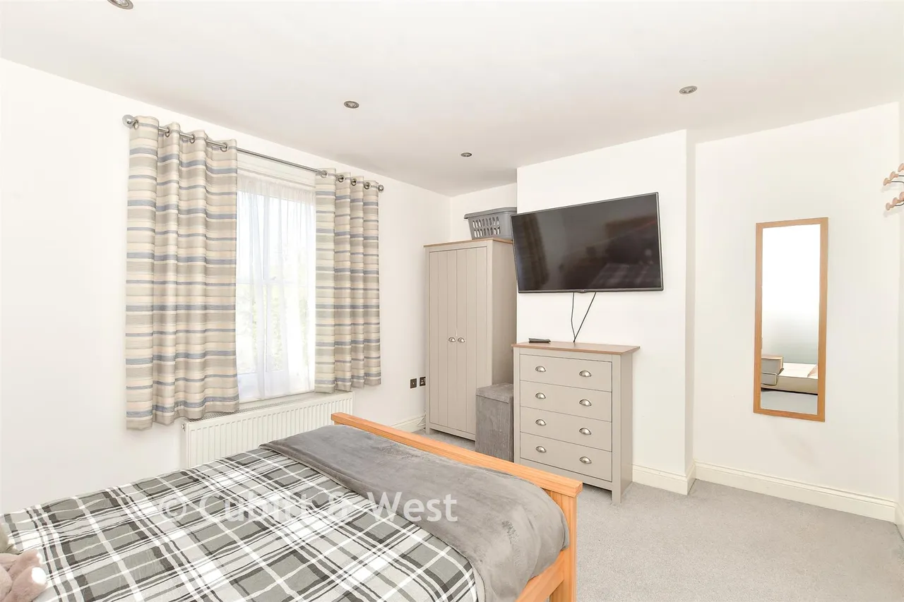 Ifield Road, West Green, RH11, photo 8