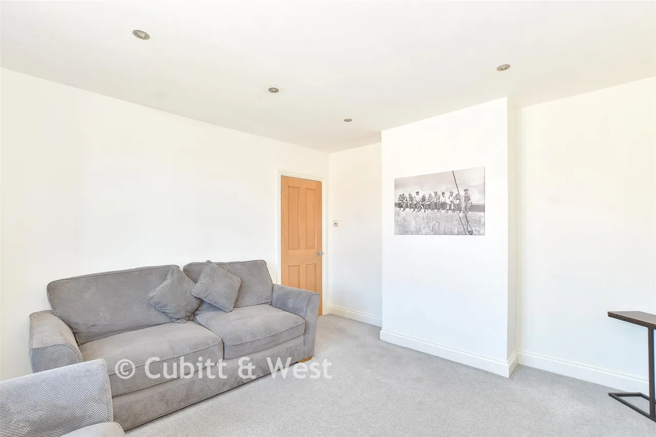 Ifield Road, West Green, RH11, photo 5