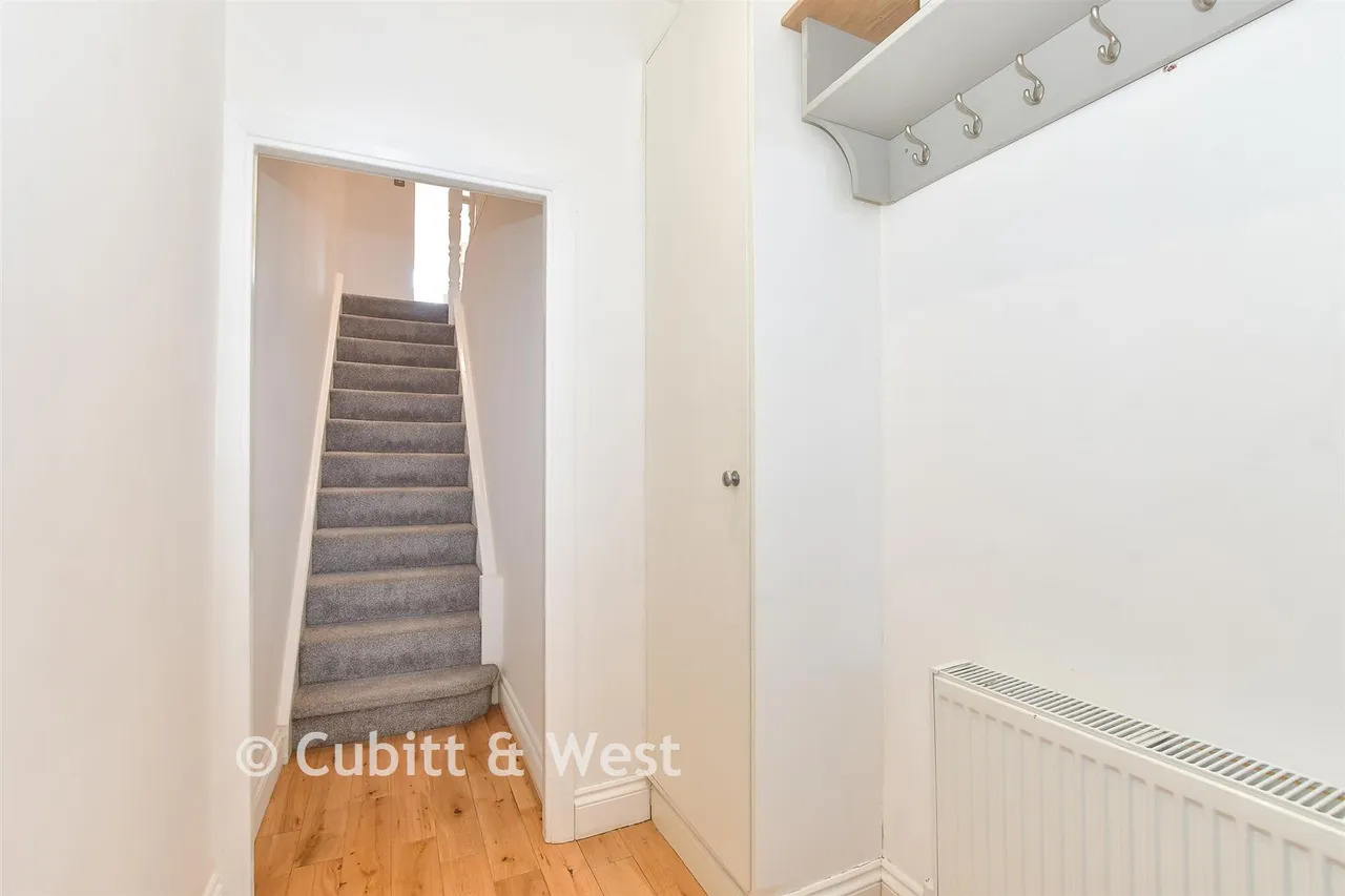 Ifield Road, West Green, RH11, photo 6