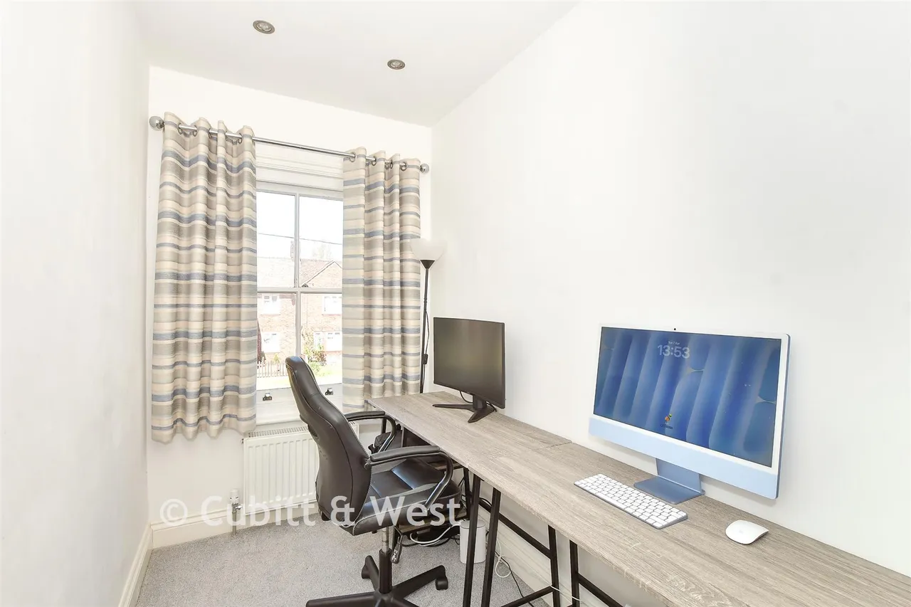 Ifield Road, West Green, RH11, photo 9