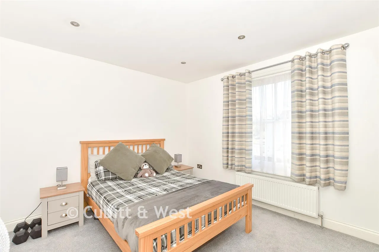 Ifield Road, West Green, RH11, photo 7