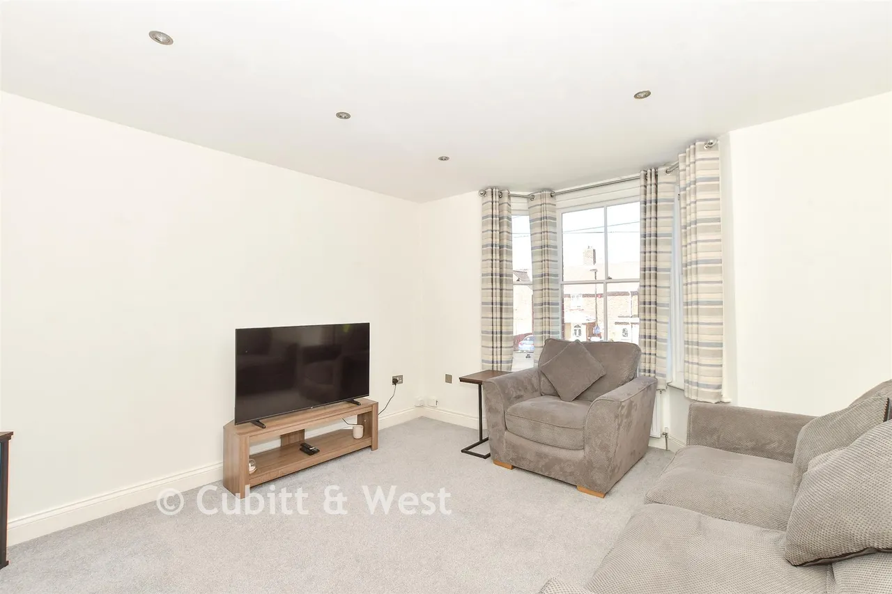 Ifield Road, West Green, RH11, photo 4