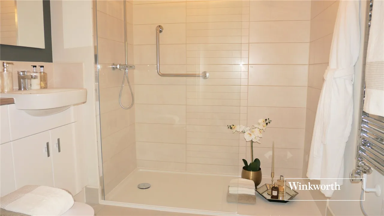 Westpole Avenue, Oakwood, EN4, photo 10