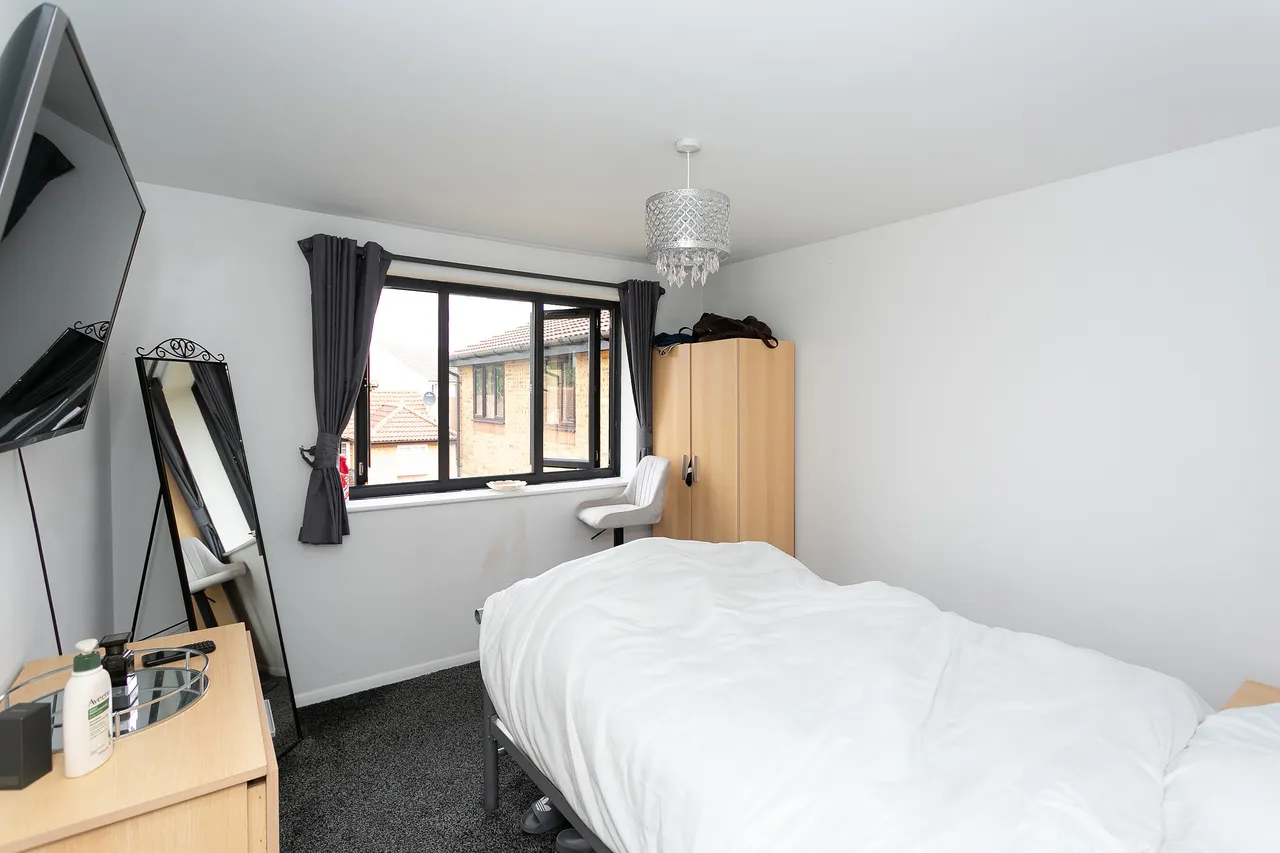 Watford, WD18, photo 4