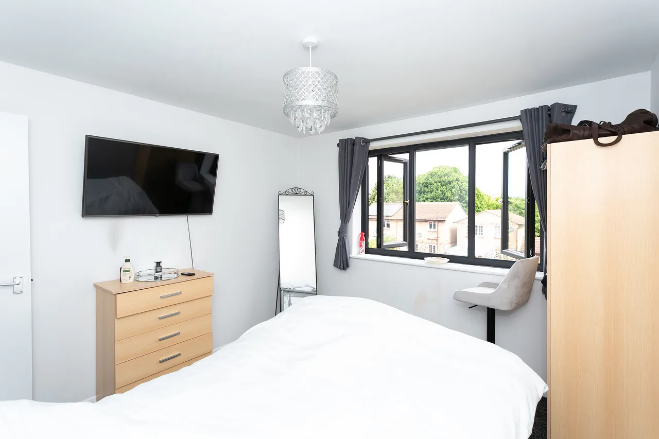 Watford, WD18, photo 7