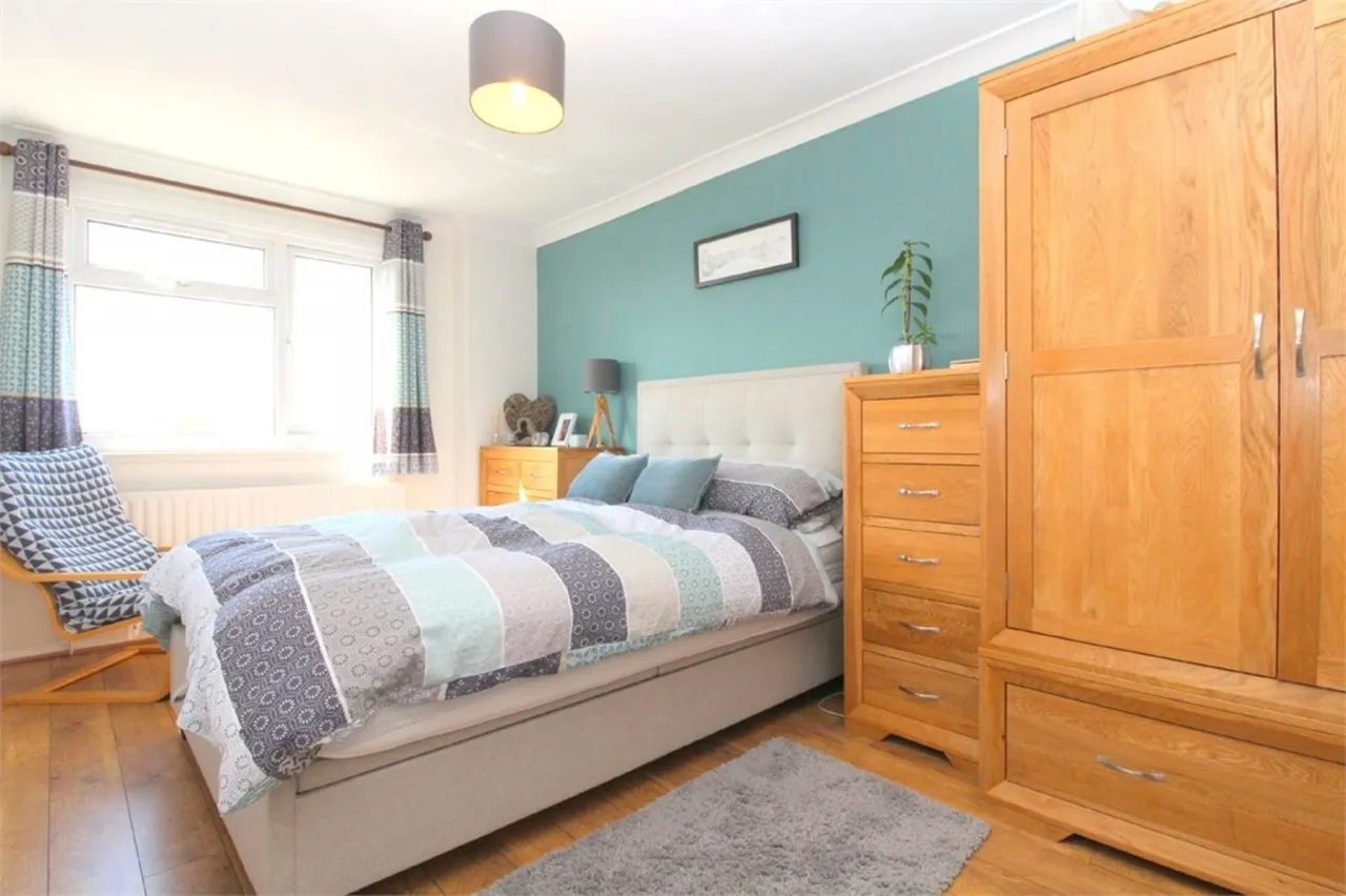 Percy Bryant Road, Sunbury-on-Thames, photo 4