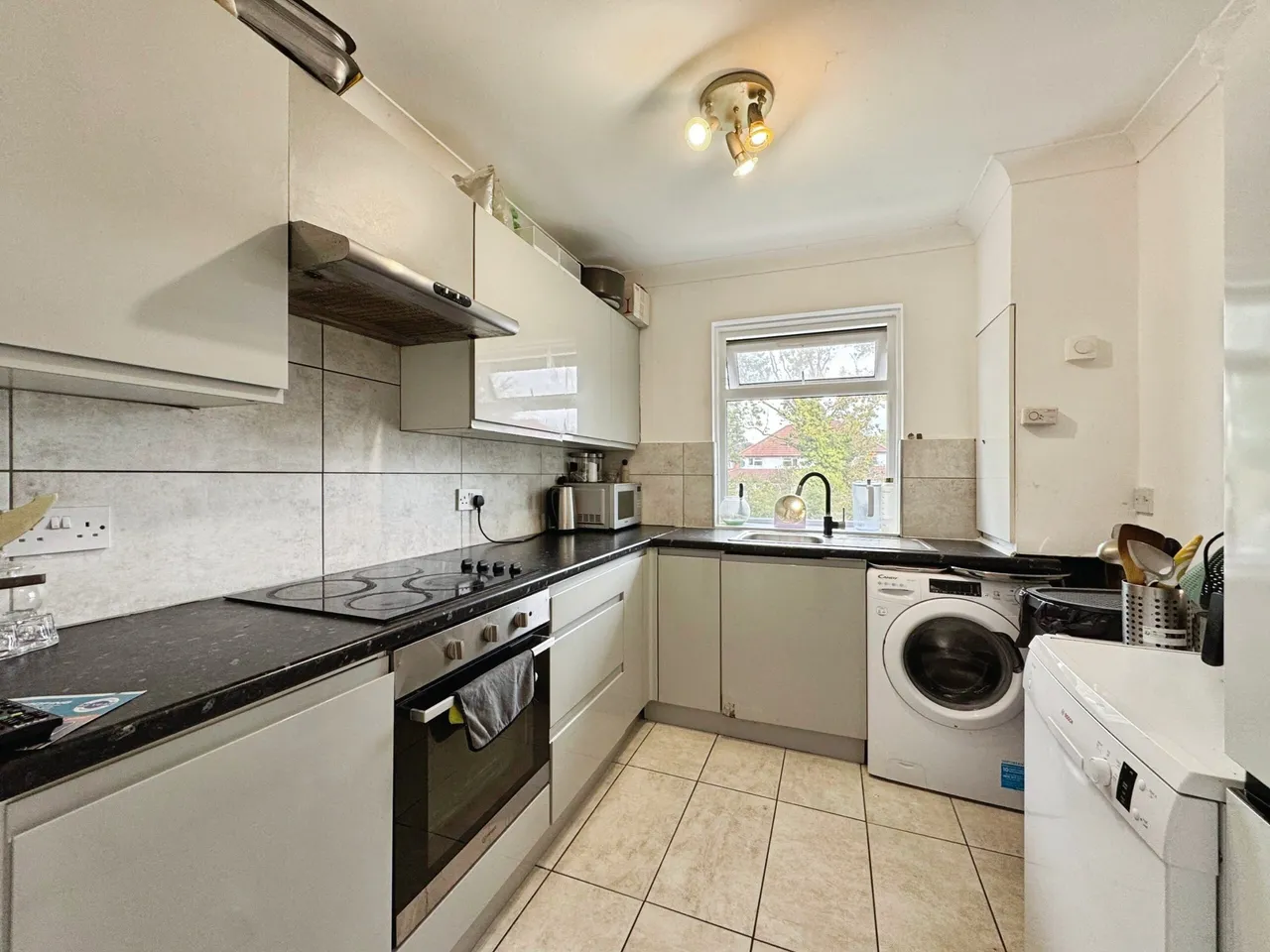 Westmere Drive, London, NW7, photo 2