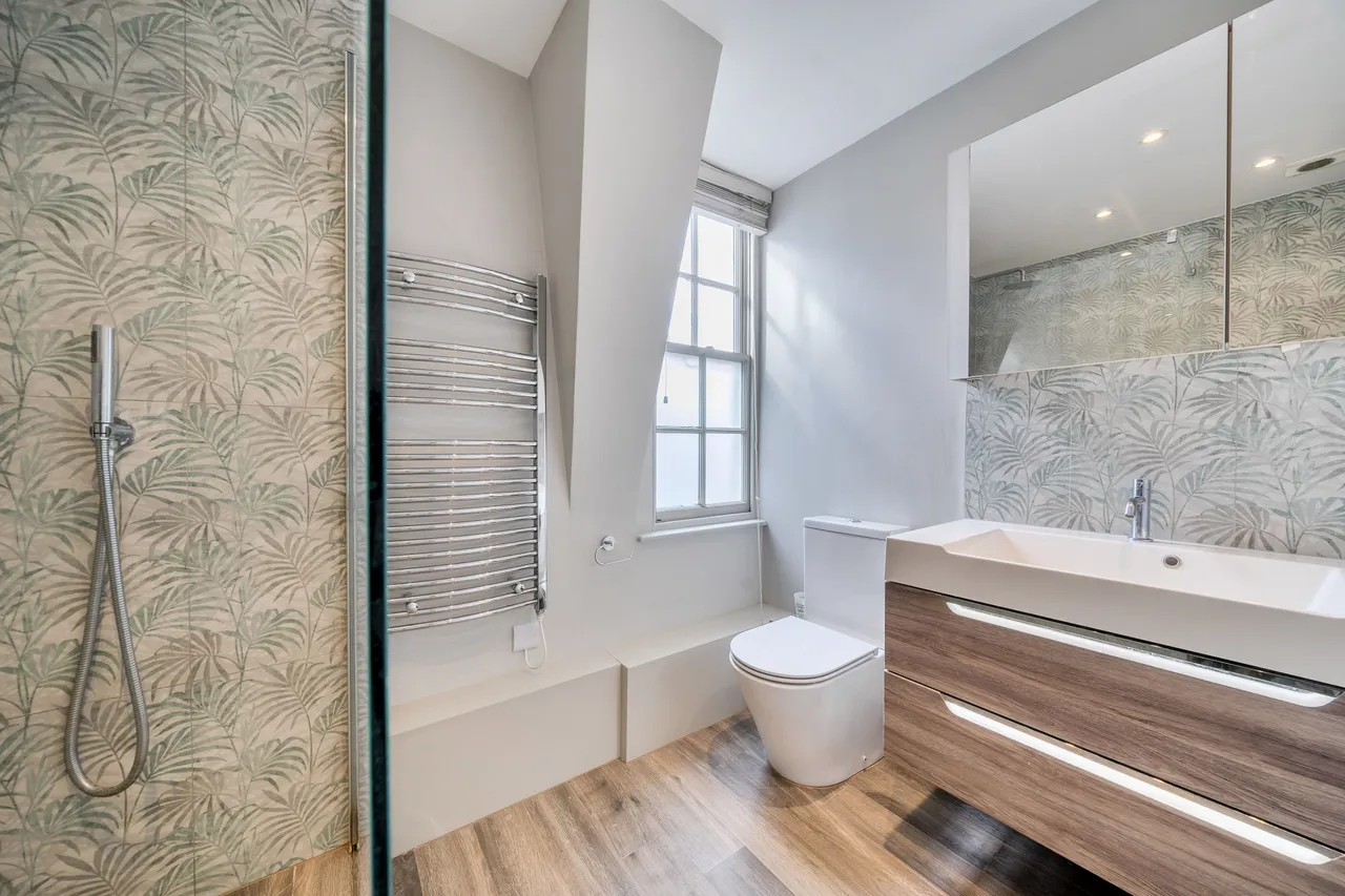 3 bed flat for sale — 180 Ashley Gardens, Emery Hill Street, London