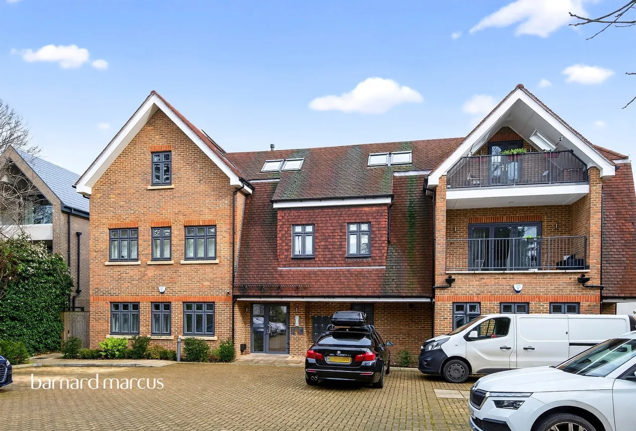 2 bed flat for sale — Smitham Bottom Lane, PURLEY