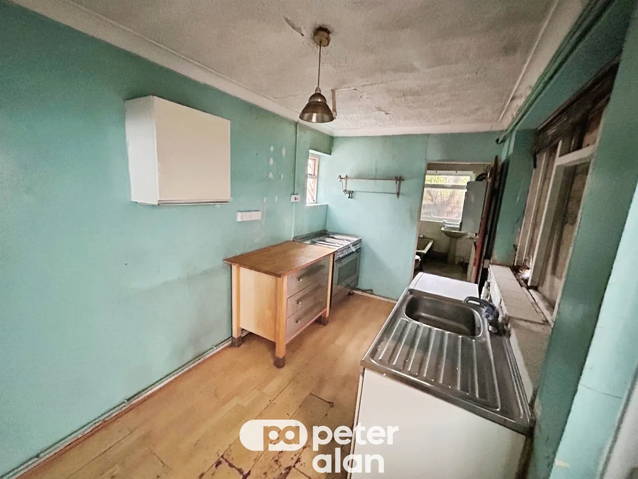 Beaconsfield Street, Neath, SA10, photo 3