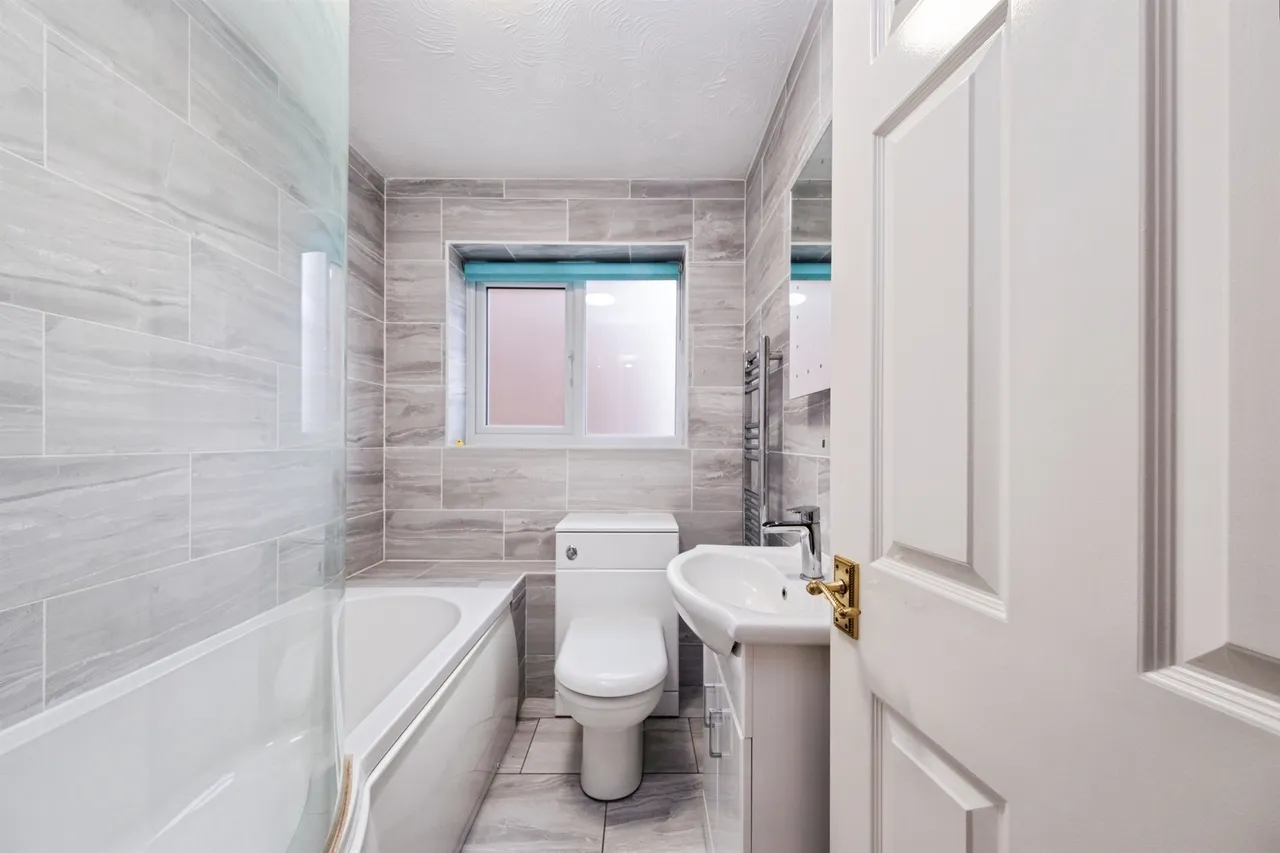 Sovereign Close, Granborough, MK18, photo 16