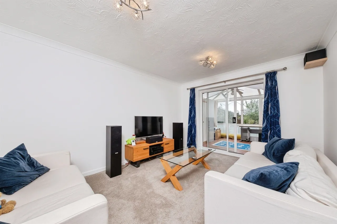 Sovereign Close, Granborough, MK18, photo 4