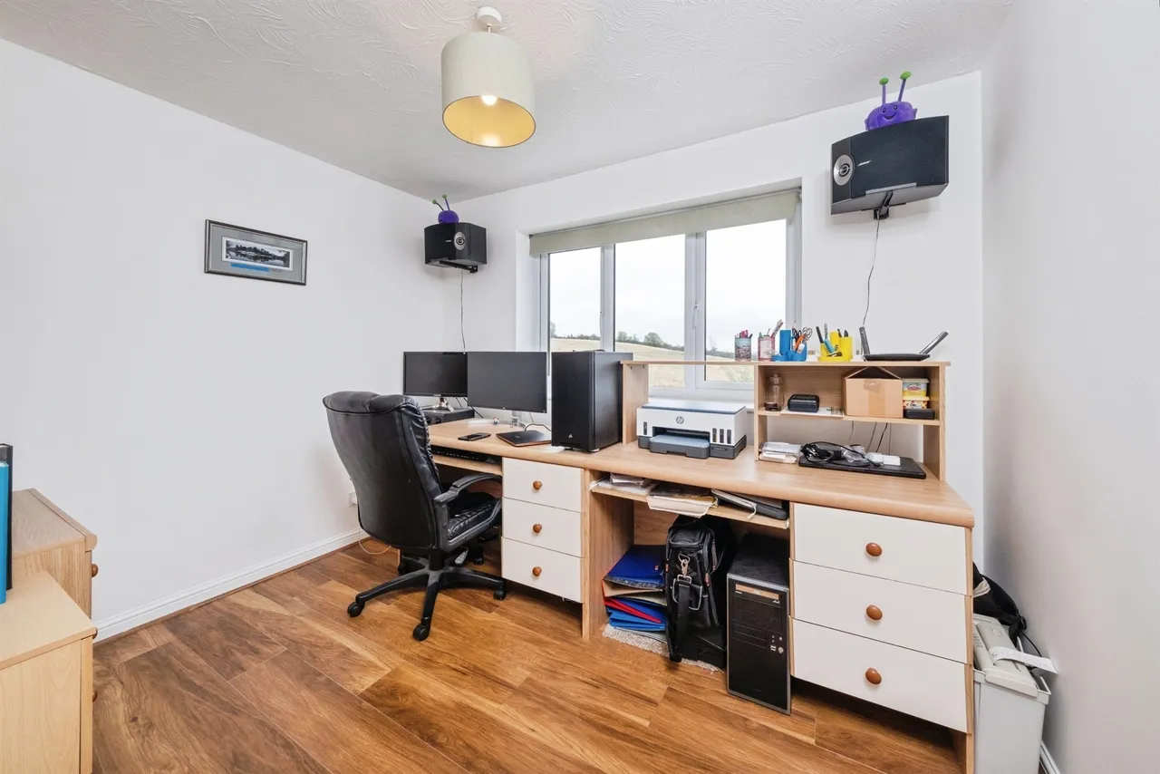 Sovereign Close, Granborough, MK18, photo 6