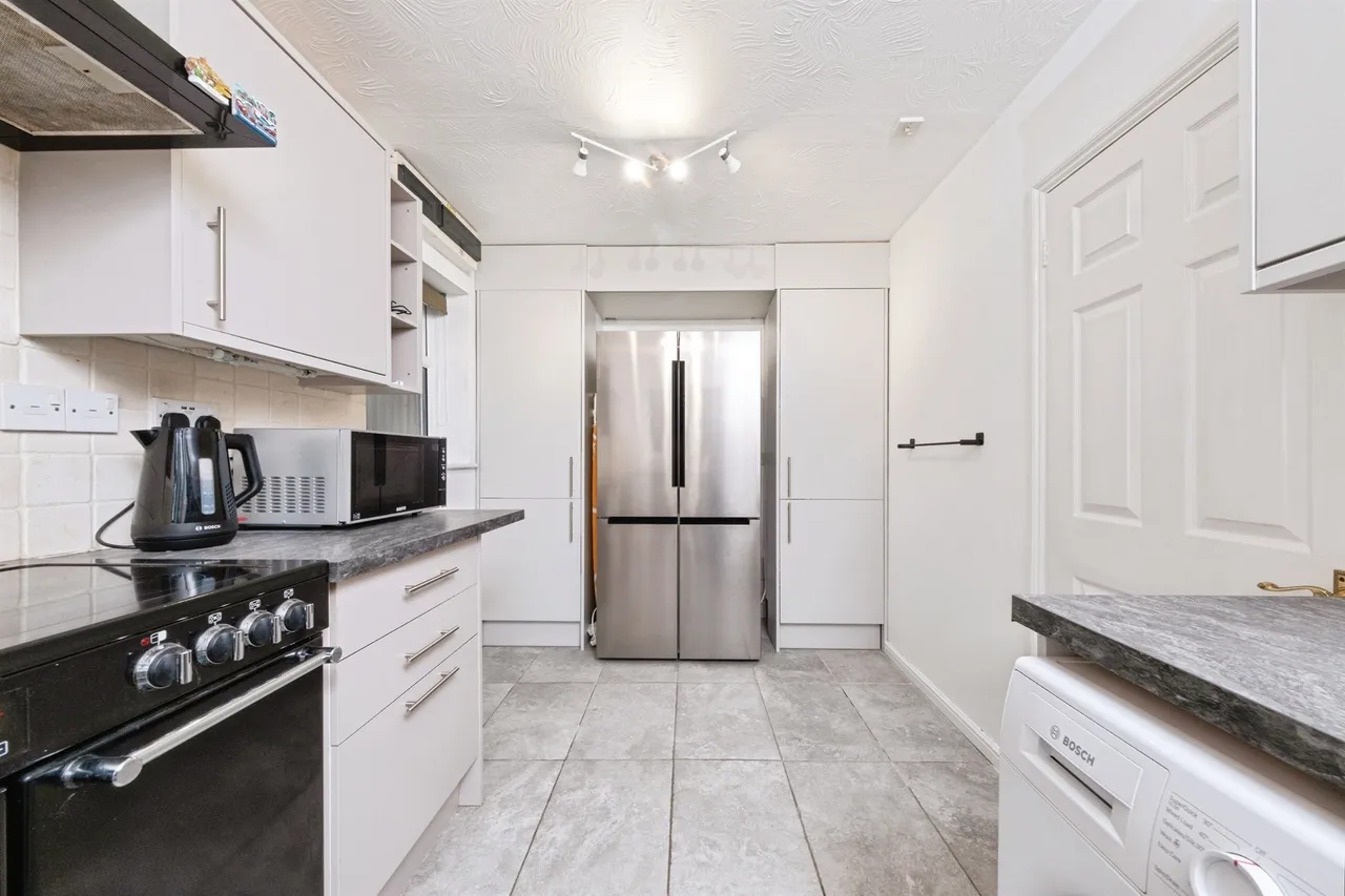 Sovereign Close, Granborough, MK18, photo 3