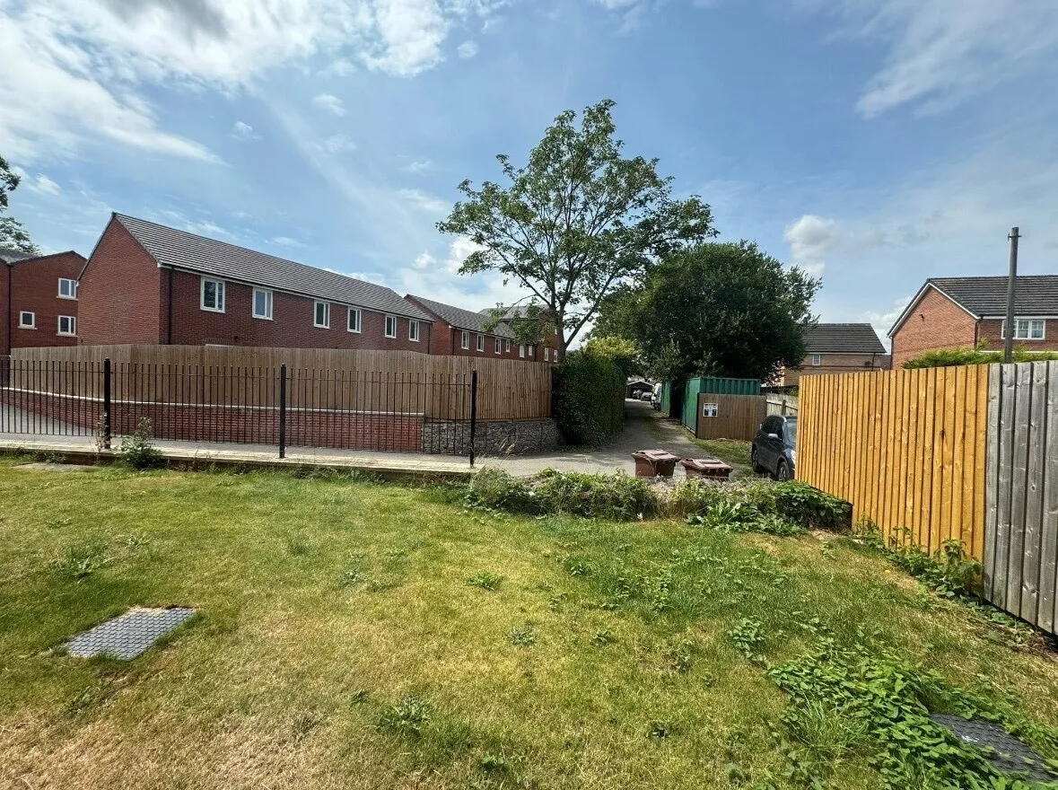 Elizabeth Court, Wakefield, WF2, photo 2