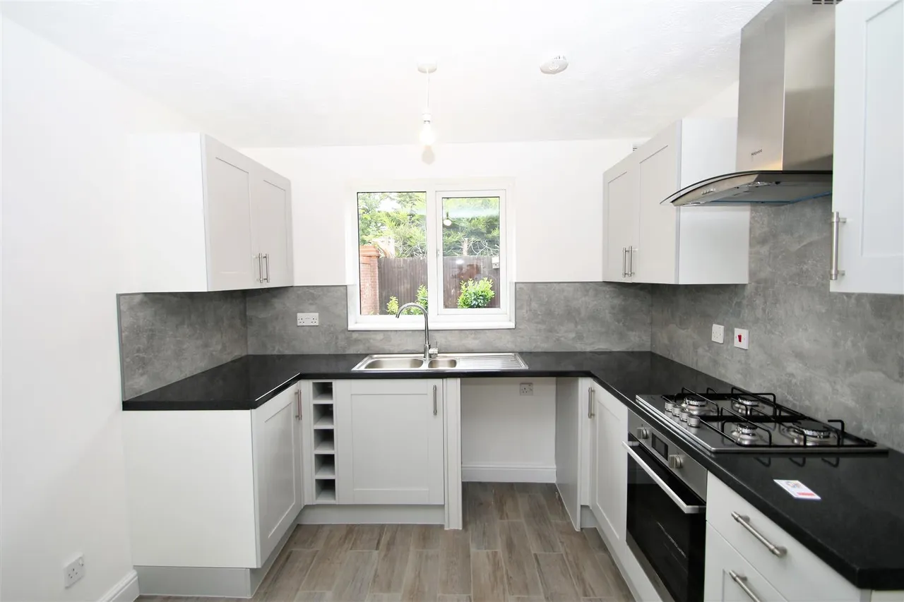 Alexandra Gardens, Knaphill, GU21, photo 2