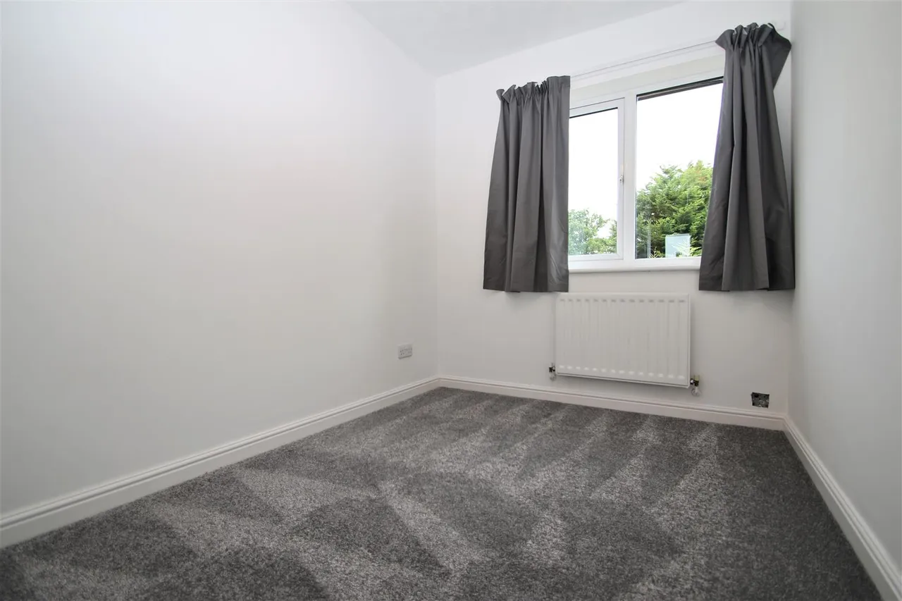 Alexandra Gardens, Knaphill, GU21, photo 13