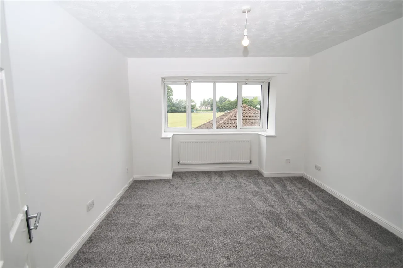 Alexandra Gardens, Knaphill, GU21, photo 9