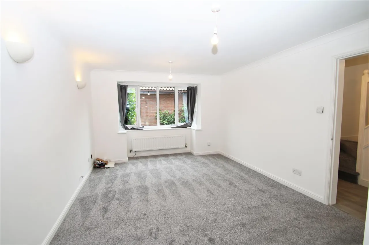 Alexandra Gardens, Knaphill, GU21, photo 8