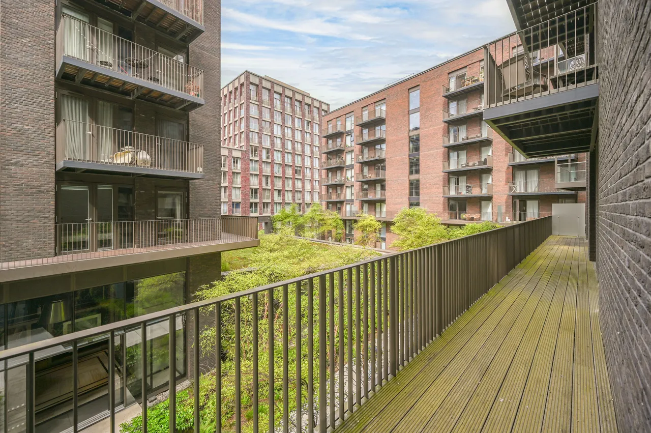 Apartment C44, Ambassador Building, Embassy Gardens, 5 New Union Square, London, photo 12