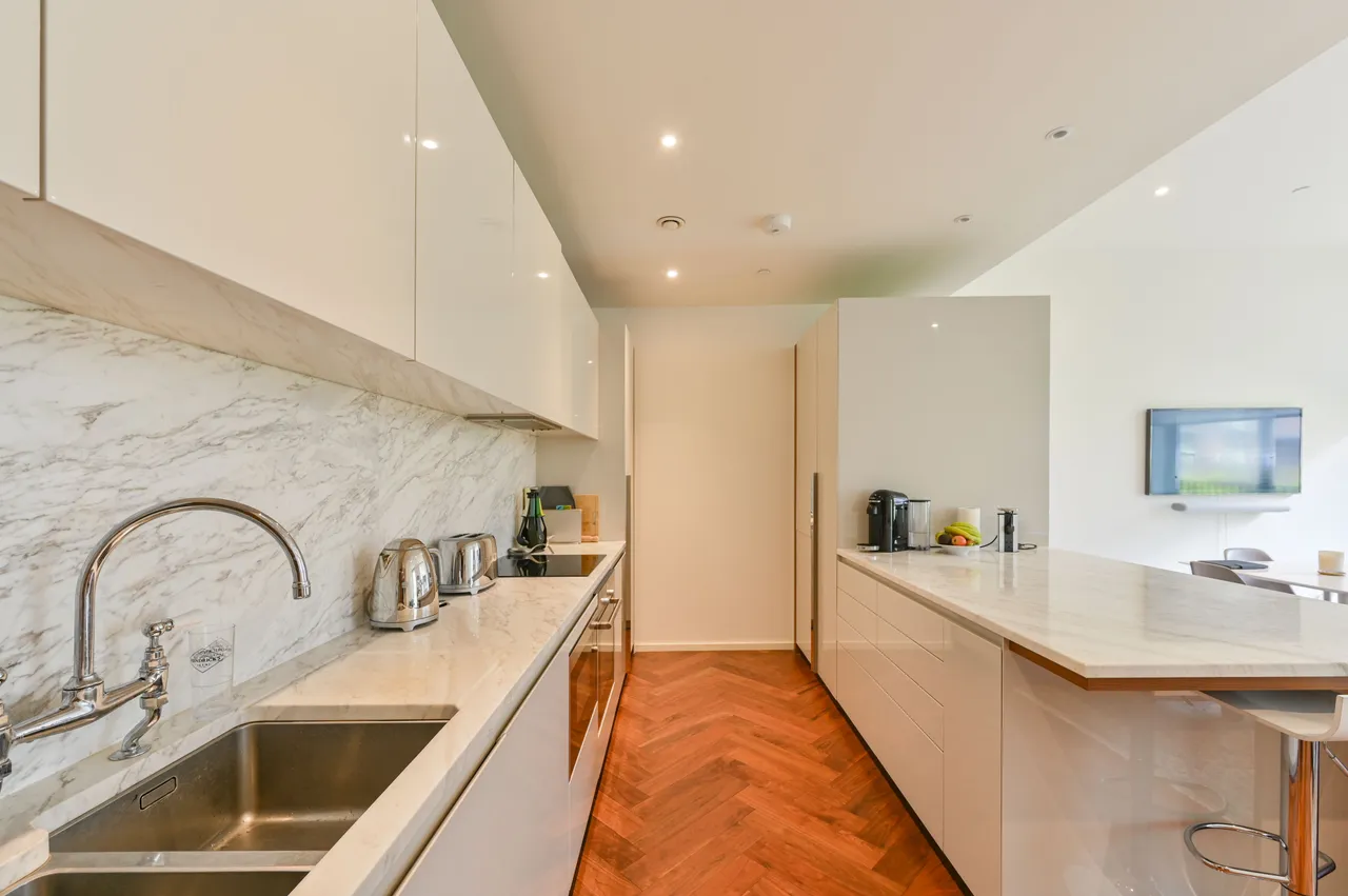 Apartment C44, Ambassador Building, Embassy Gardens, 5 New Union Square, London, photo 10