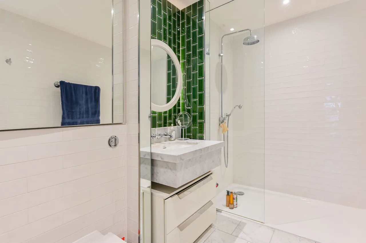 Apartment C44, Ambassador Building, Embassy Gardens, 5 New Union Square, London, photo 6