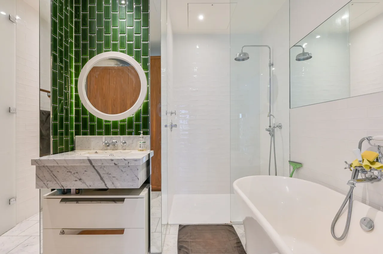 Apartment C44, Ambassador Building, Embassy Gardens, 5 New Union Square, London, photo 5