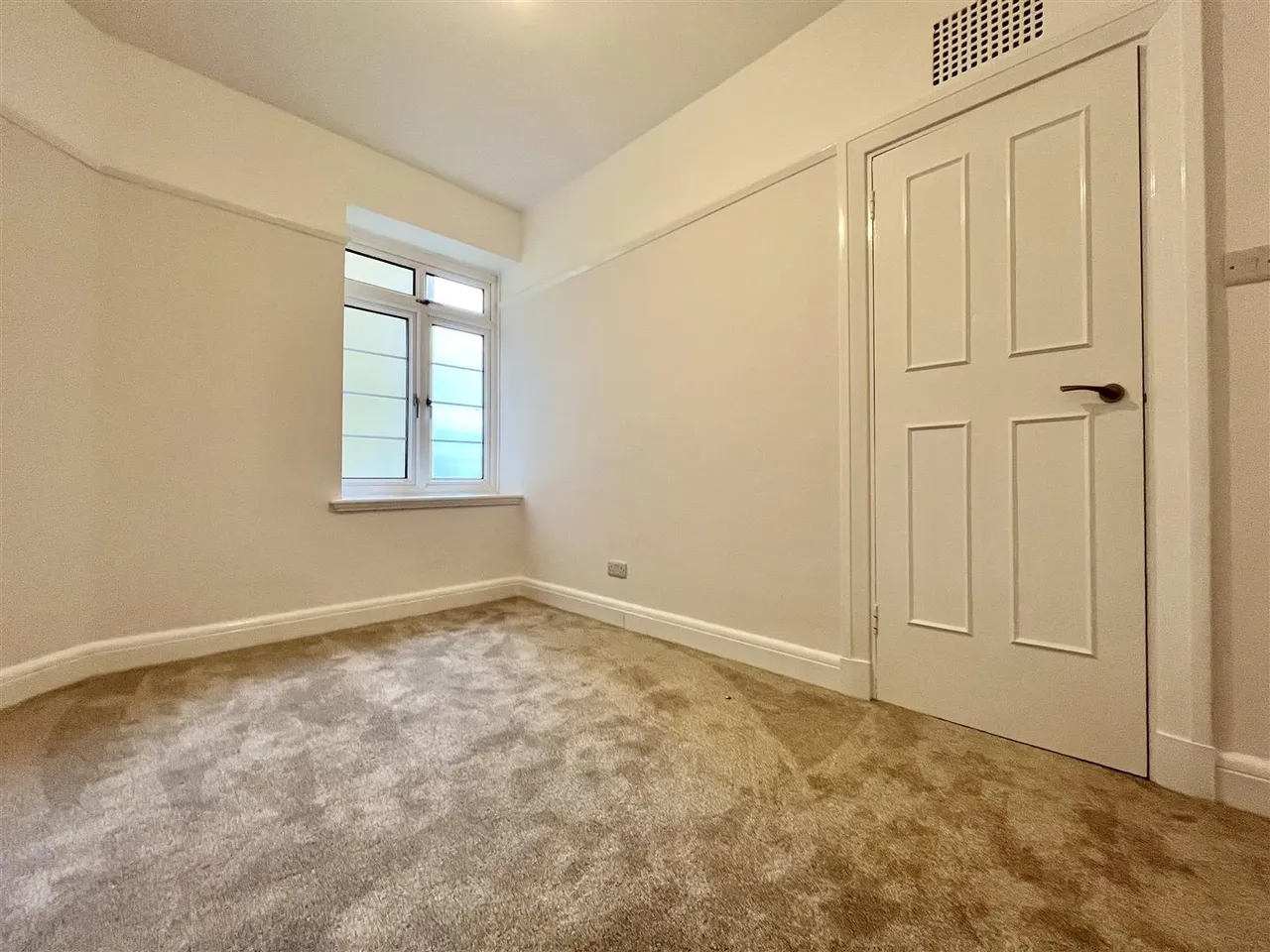 Bedford Avenue, Bexhill-On-Sea, TN40 1NQ, photo 15