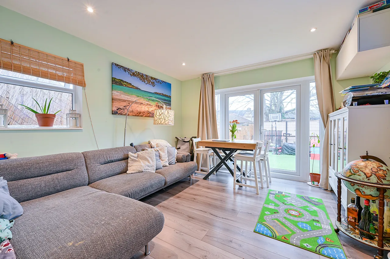 2 bed flat for sale, Brentford, TW8