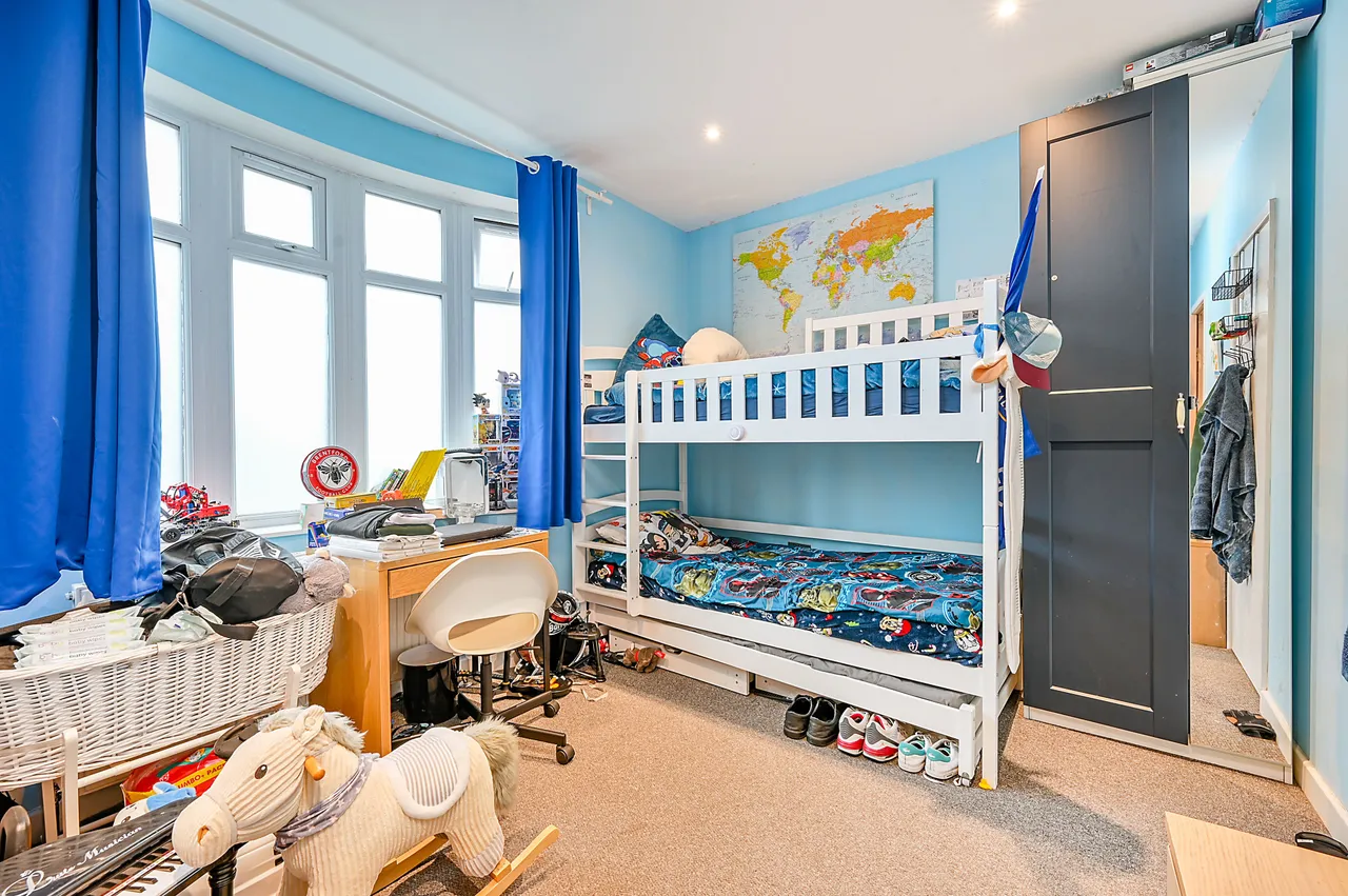 Brentford, TW8, photo 5