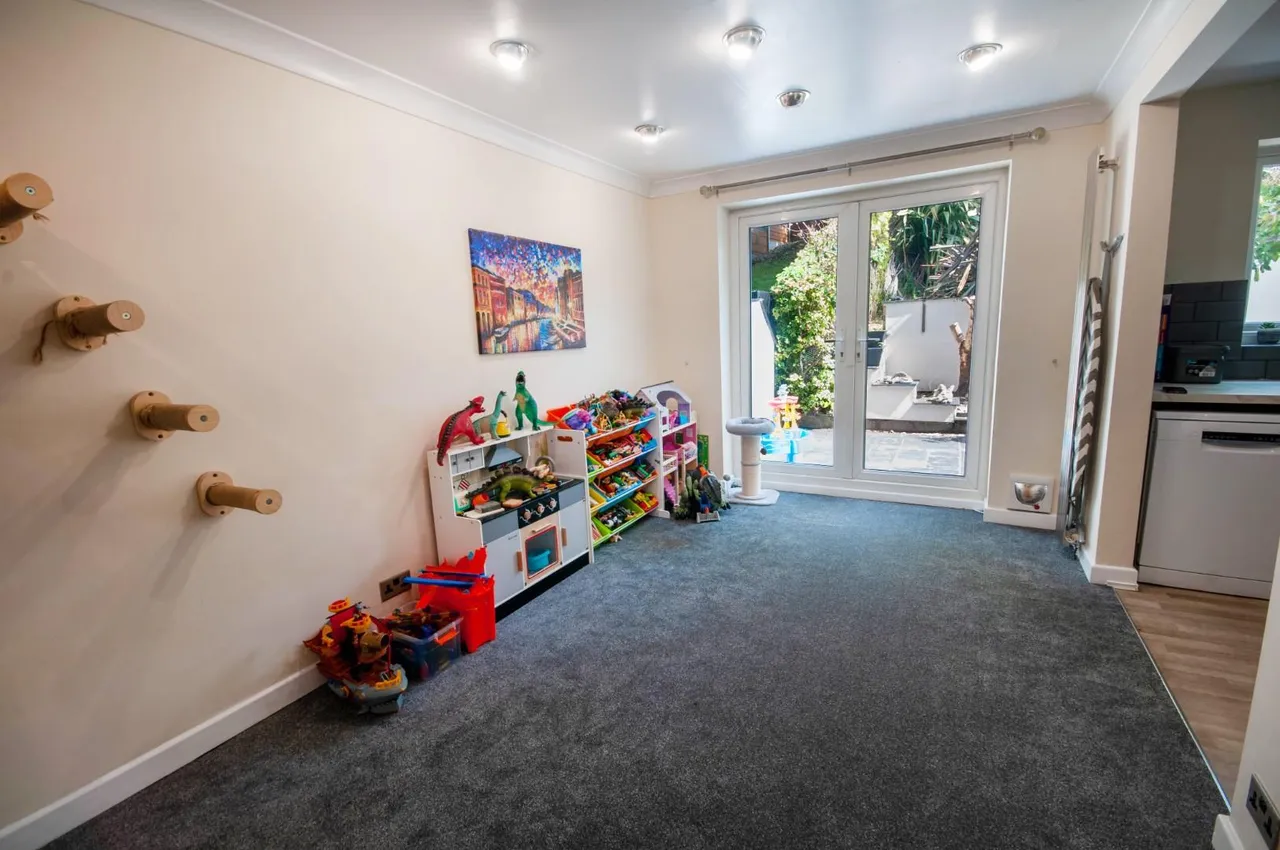 Lowther Close, Prestwich, Manchester, M25 9LN, photo 5