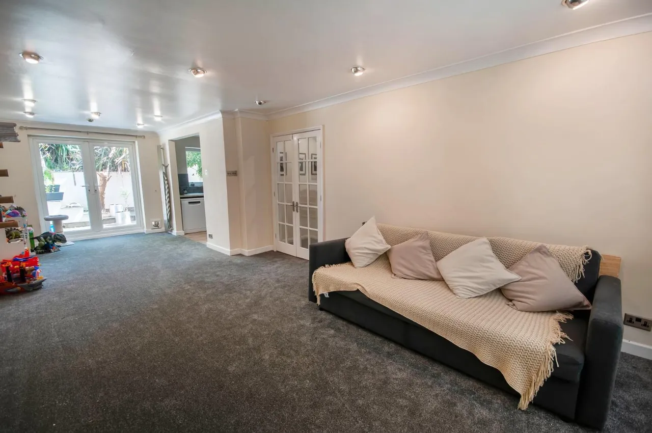 Lowther Close, Prestwich, Manchester, M25 9LN, photo 3