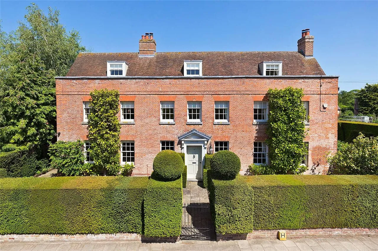 5 bed house for sale — The Street, East Bergholt, Colchester, Suffolk, CO7 6TE