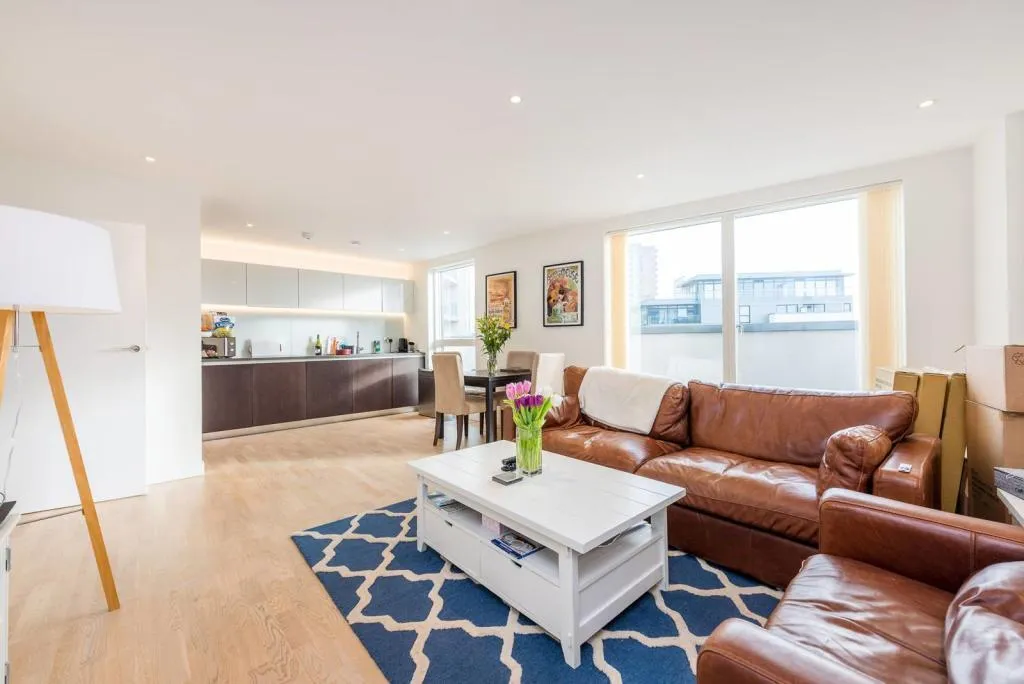 2 bed flat to rent, Pump House Crescent, London, TW8