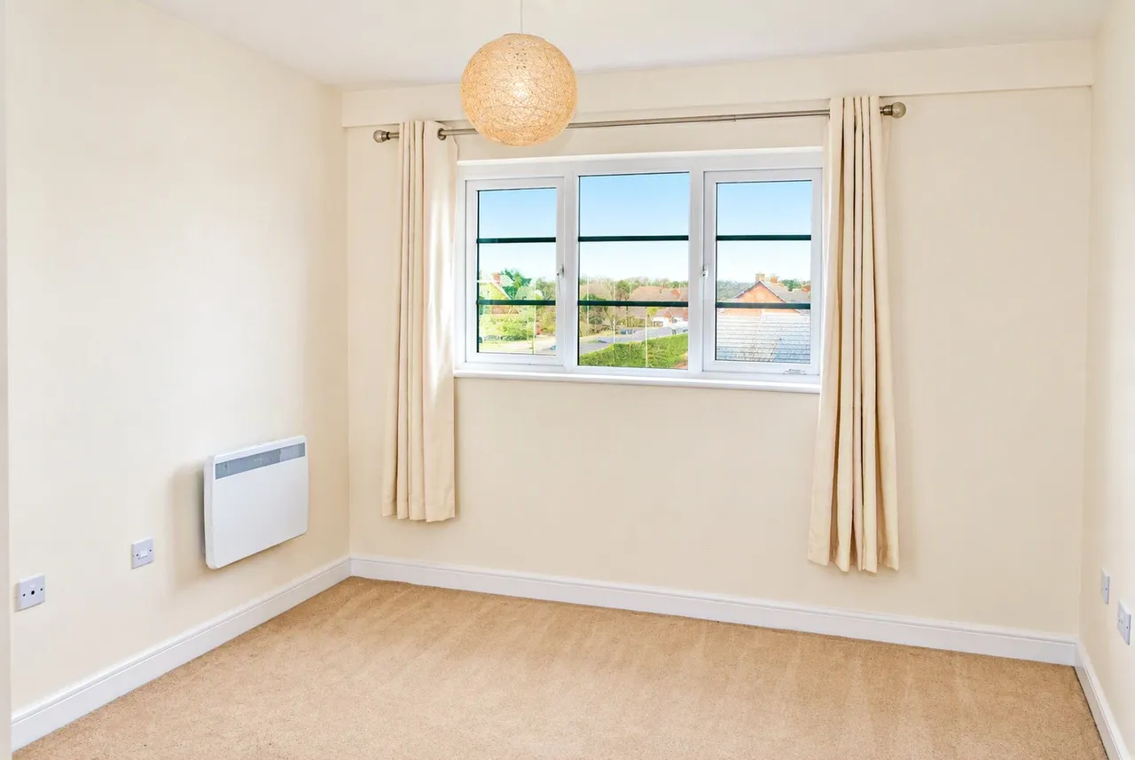Wallis Square, Farnborough, GU14, photo 7