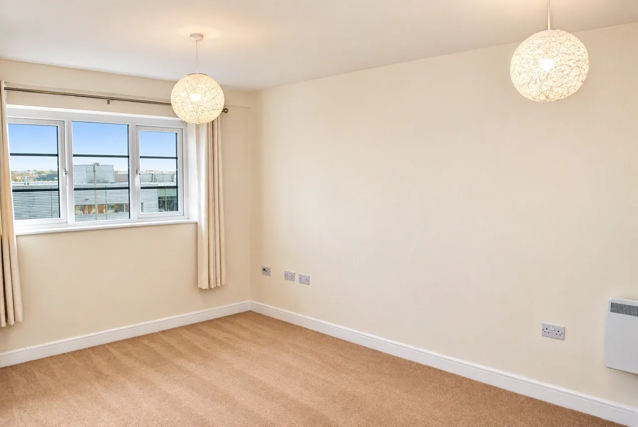Wallis Square, Farnborough, GU14, photo 5