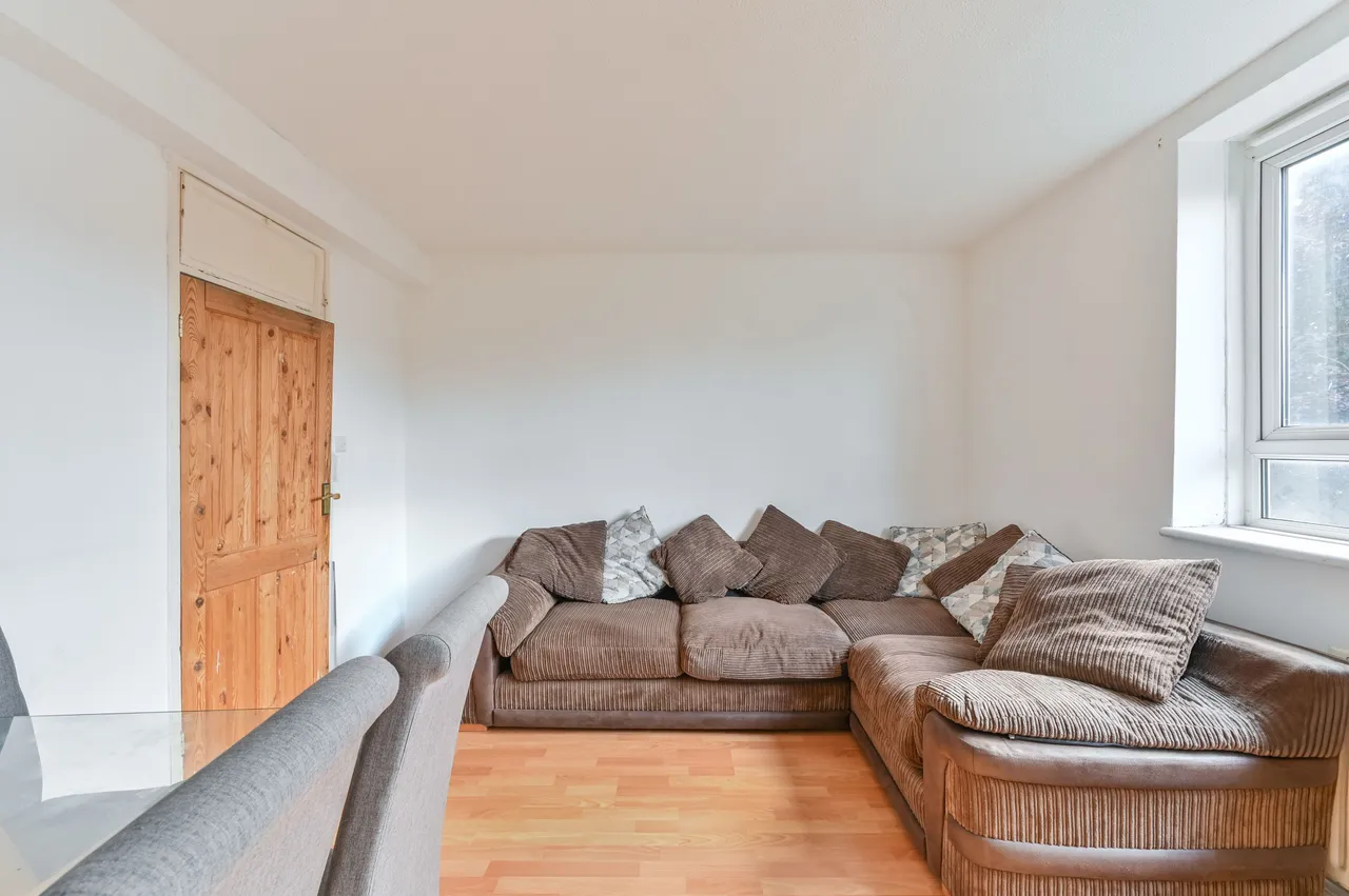 35 Randisbourne Gardens, London, photo 3