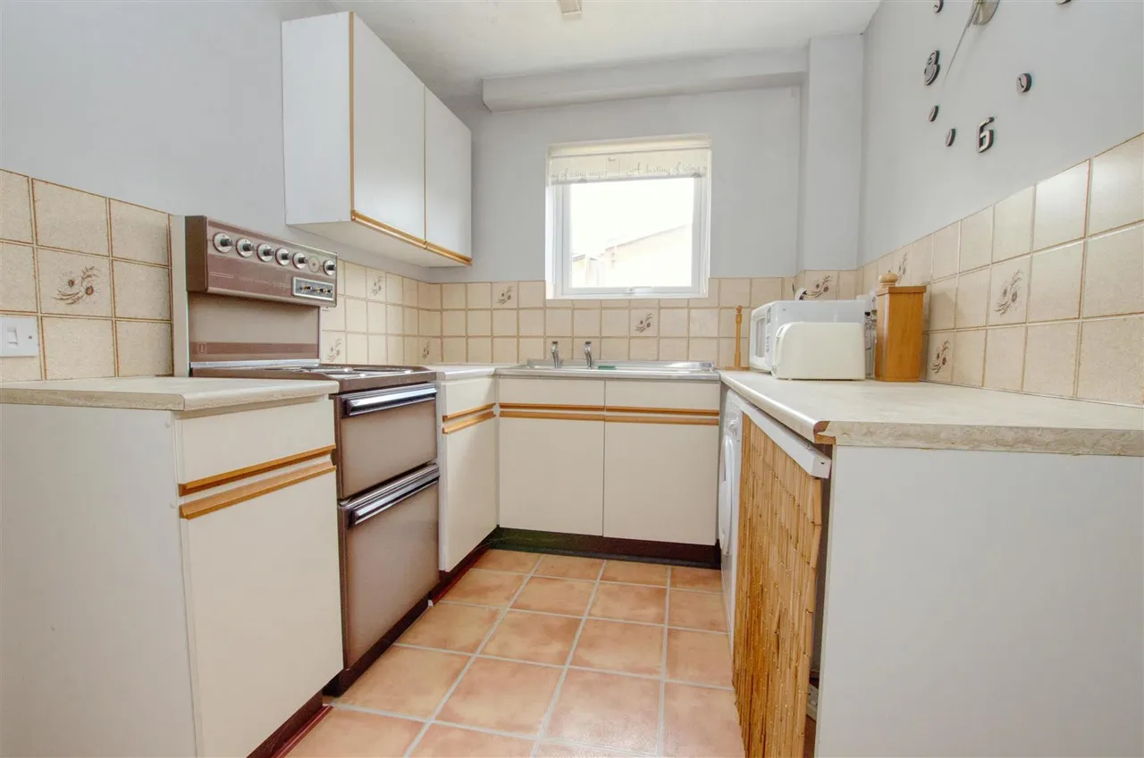 Harbourne Gardens, West End, Southampton, SO18 3LZ, photo 4