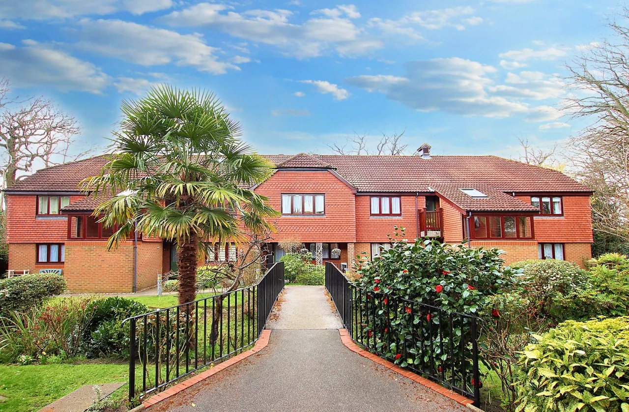 2 bed property for sale — Flat 6, Alderbrook Court, West Wickham, 58 The Alders, BR4 9PG