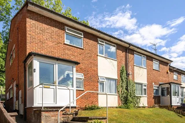 2 bed flat for sale, Milldun Way, High Wycombe, HP12