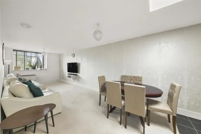 2 bed flat for sale — High Street, Ruislip