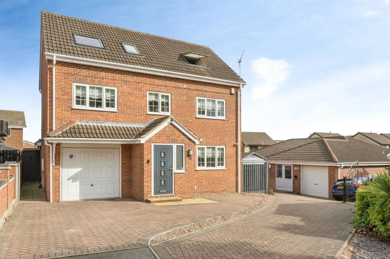 6 bed house for sale, Upperfield Close, Maltby, S66