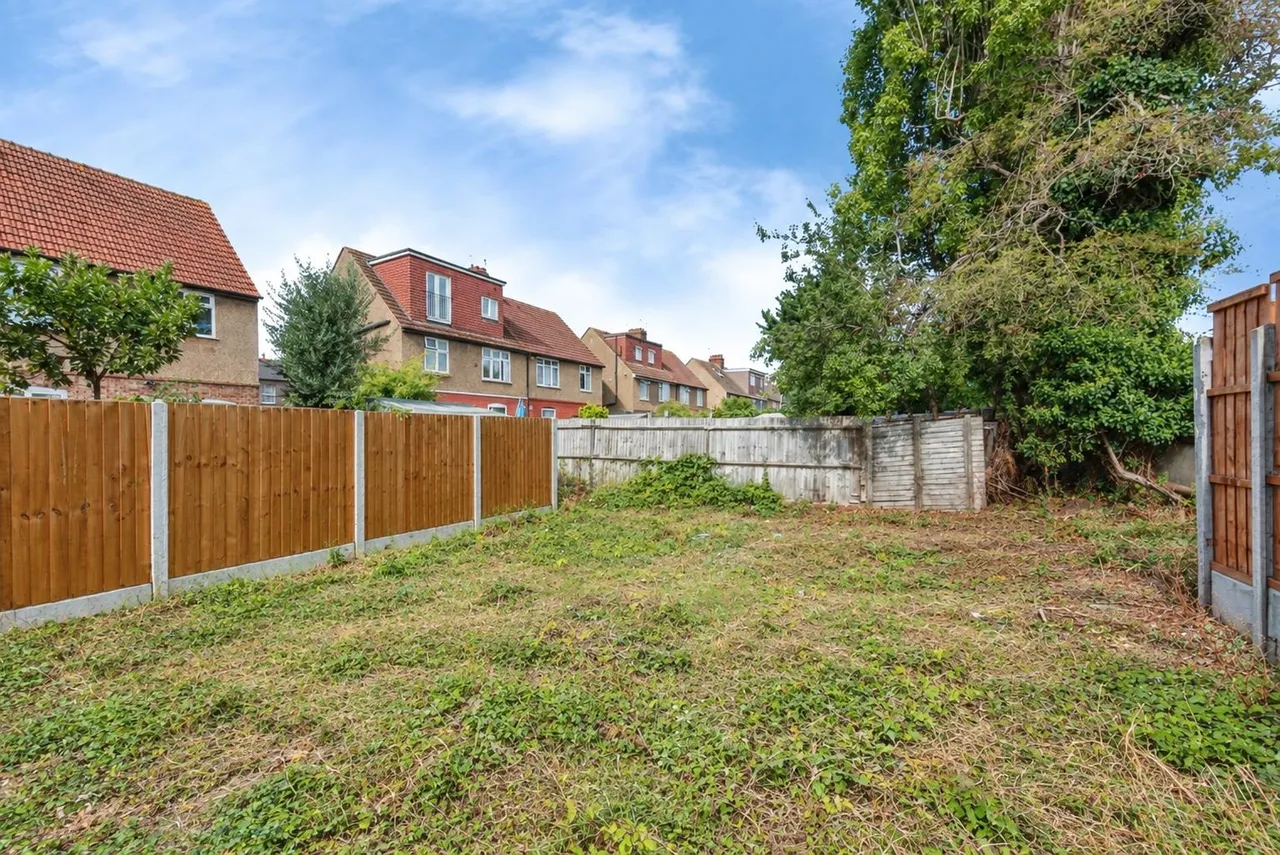 Imperial Road, Feltham, TW14, photo 18