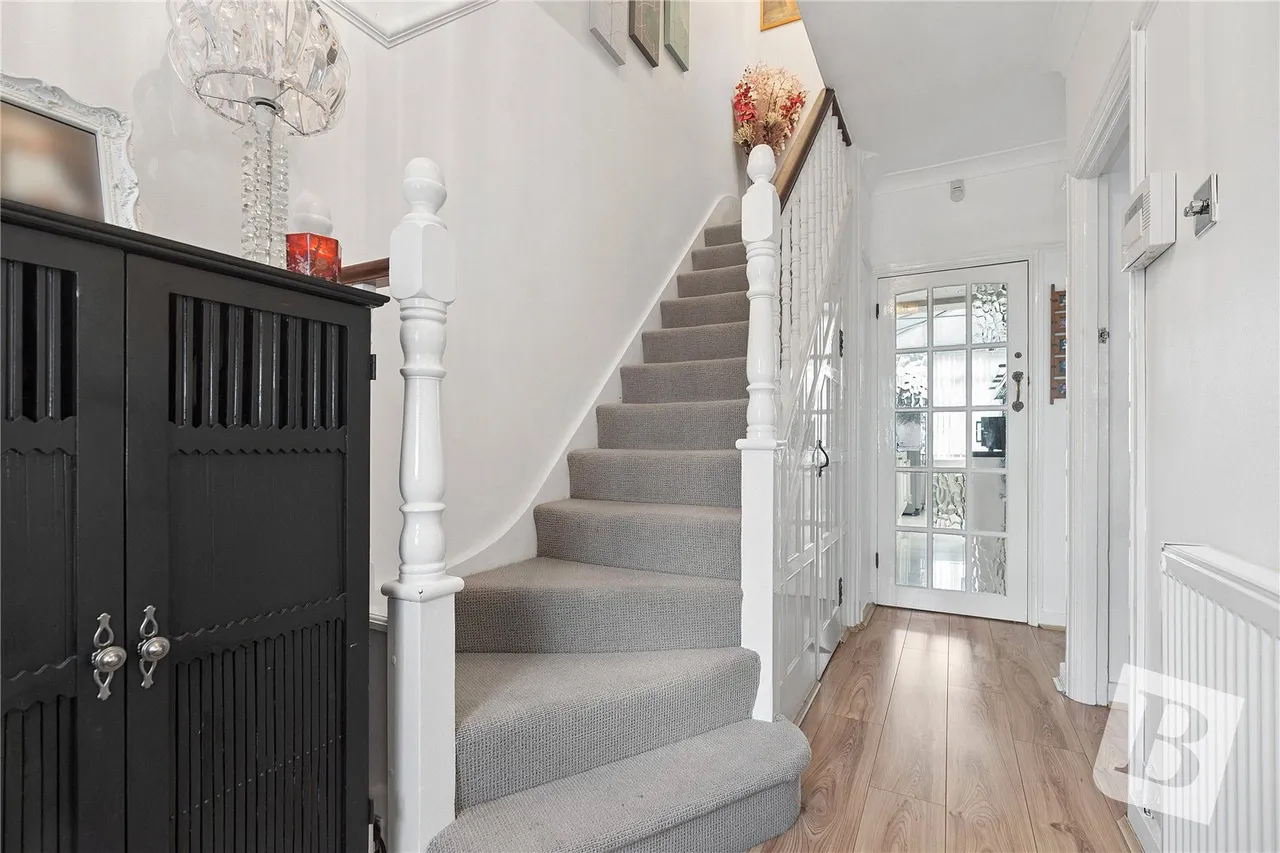 Havering Gardens, Chadwell Heath, RM6, photo 2