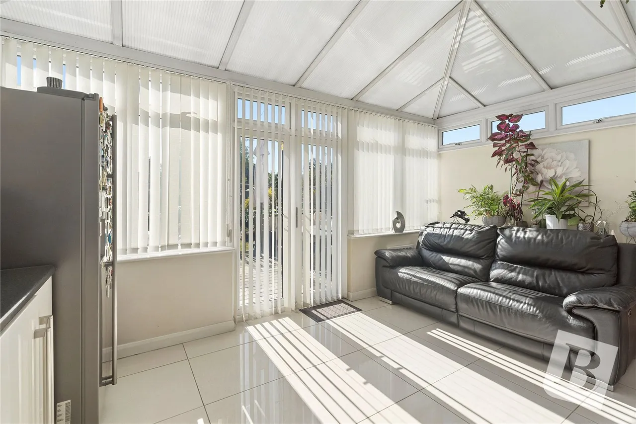 Havering Gardens, Chadwell Heath, RM6, photo 4