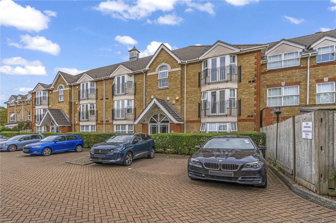2 bed flat to rent — Draper Close, Isleworth, TW7 4SX