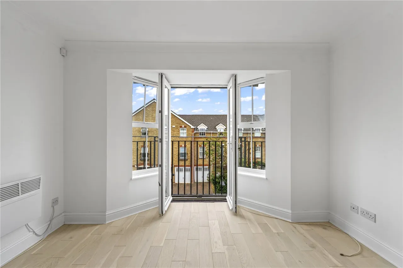 Draper Close, Isleworth, TW7 4SX, photo 2