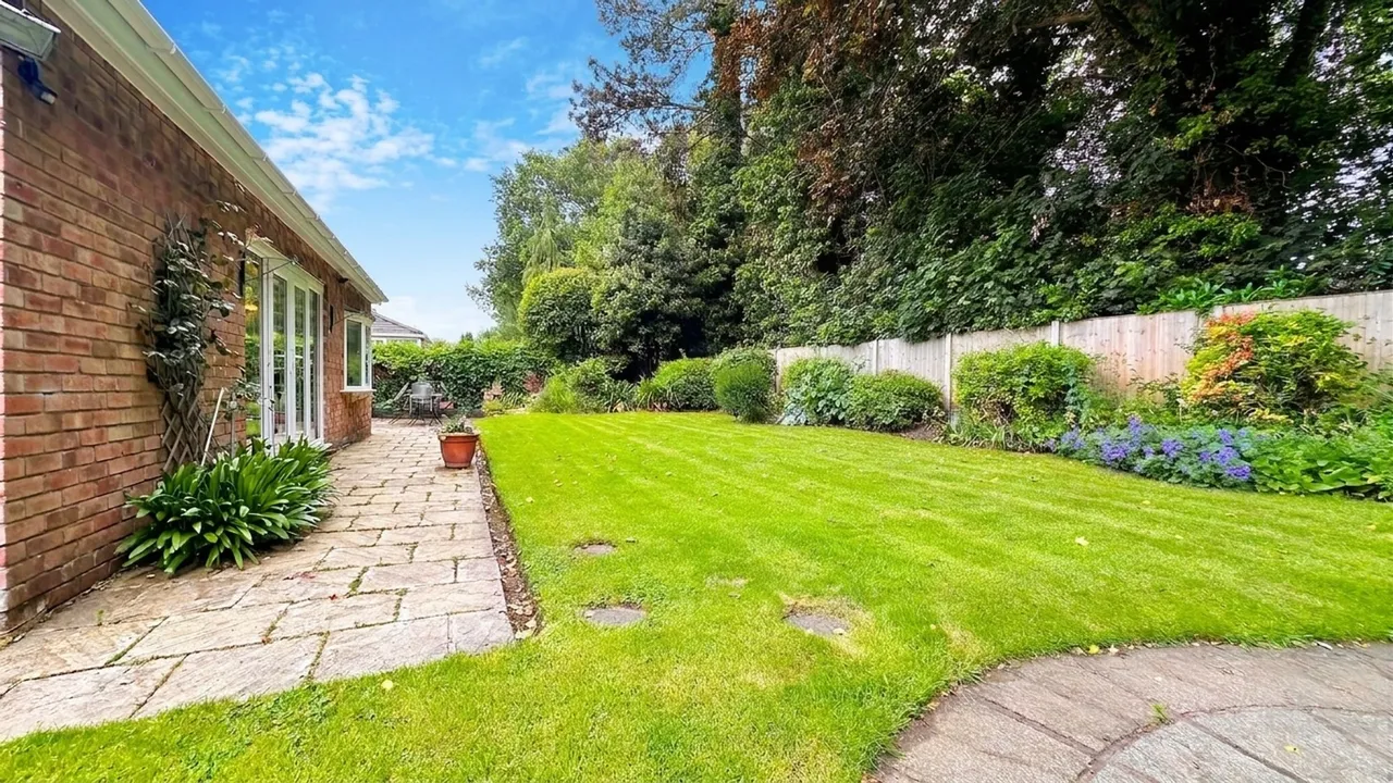 Parklands Way, Stockport, photo 24